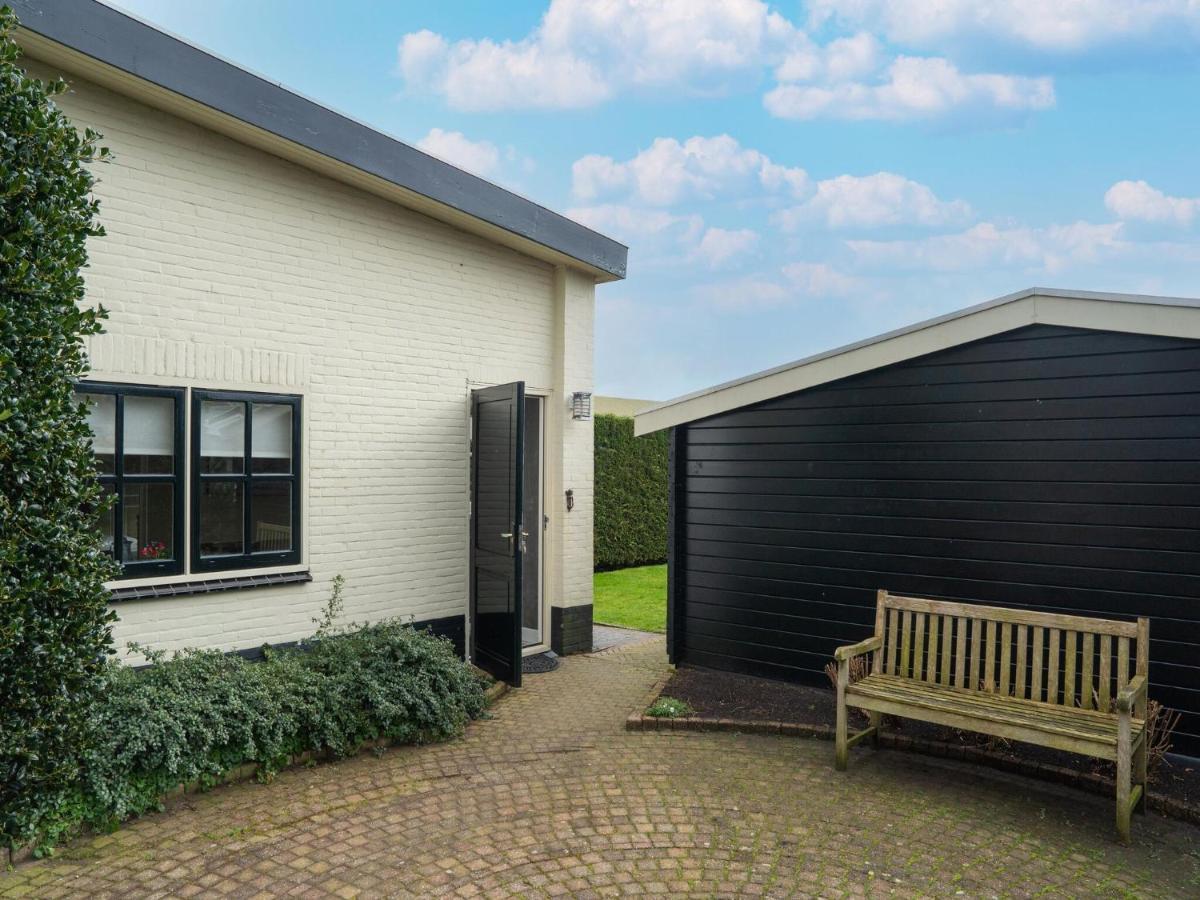 Quaint Summer Holiday Home in Egmond-Binnen with Garden Exterior foto