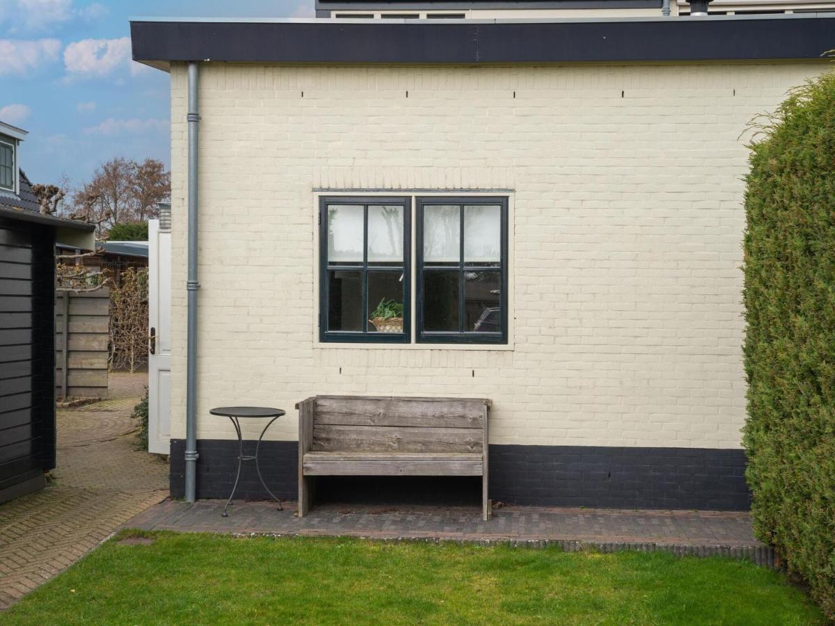 Quaint Summer Holiday Home in Egmond-Binnen with Garden Exterior foto