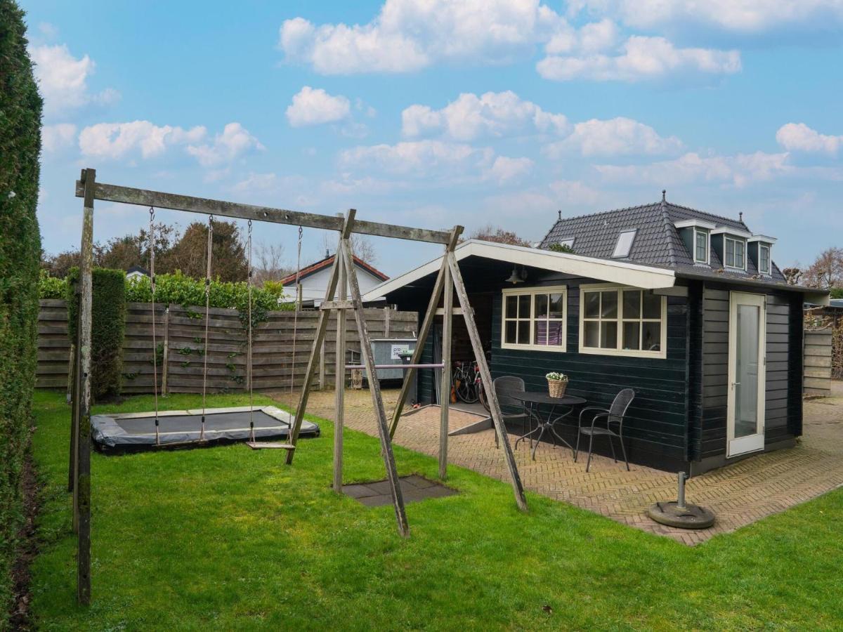 Quaint Summer Holiday Home in Egmond-Binnen with Garden Exterior foto