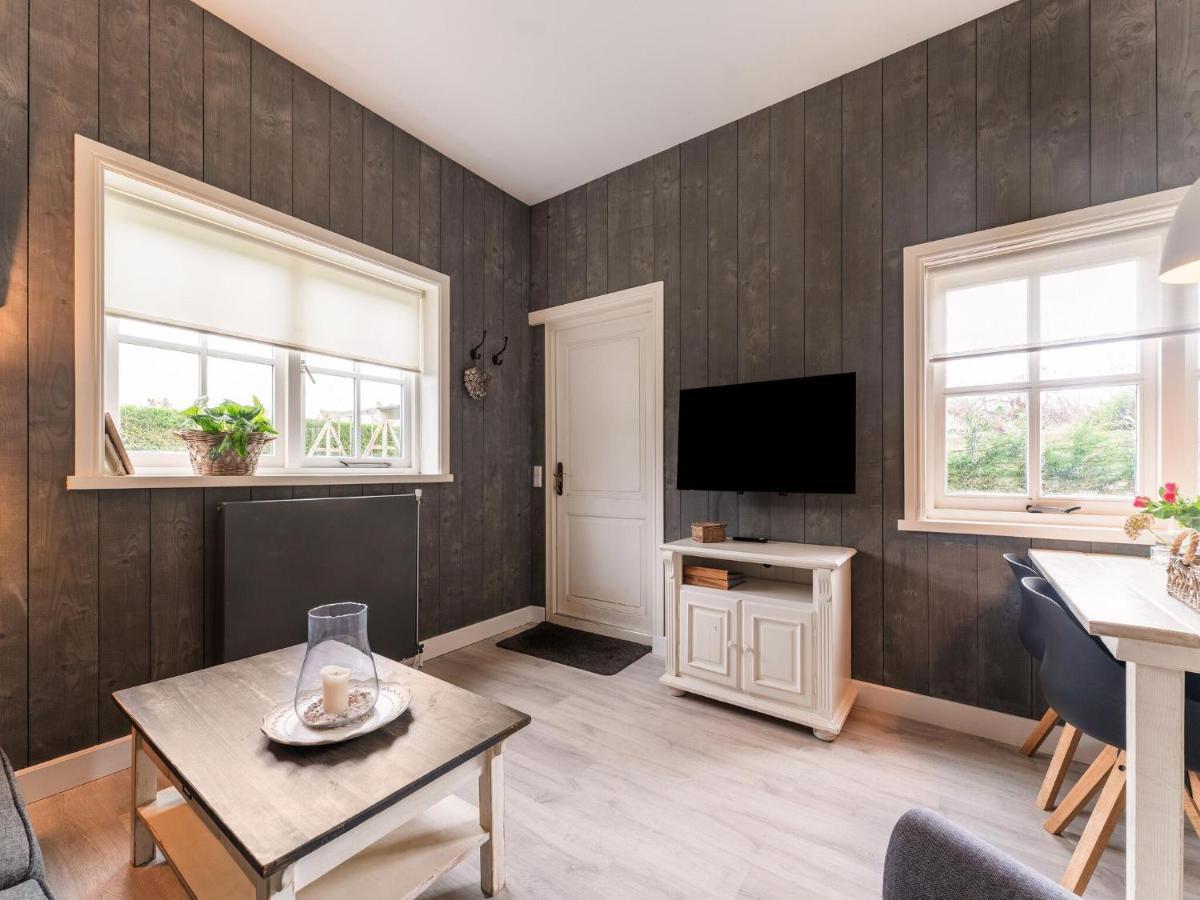 Quaint Summer Holiday Home in Egmond-Binnen with Garden Exterior foto