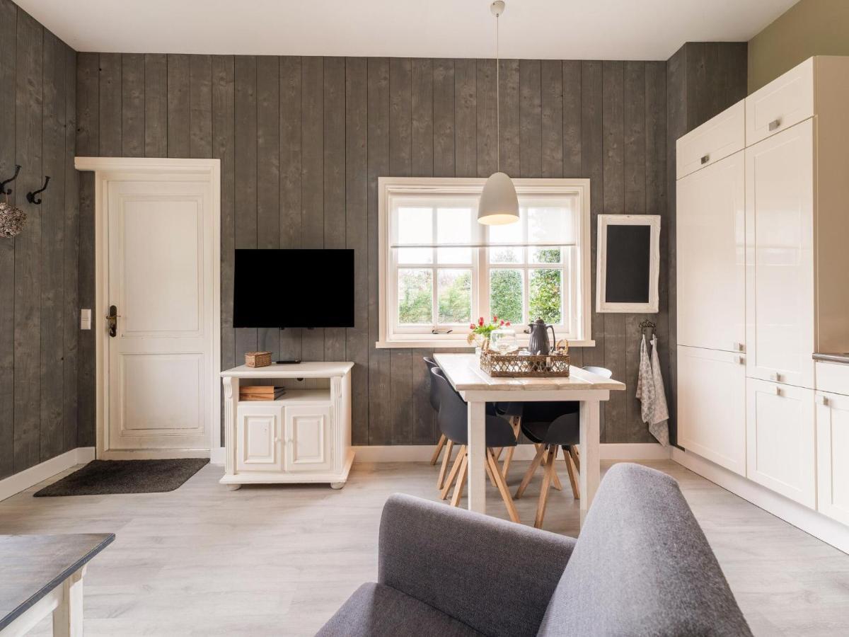 Quaint Summer Holiday Home in Egmond-Binnen with Garden Exterior foto