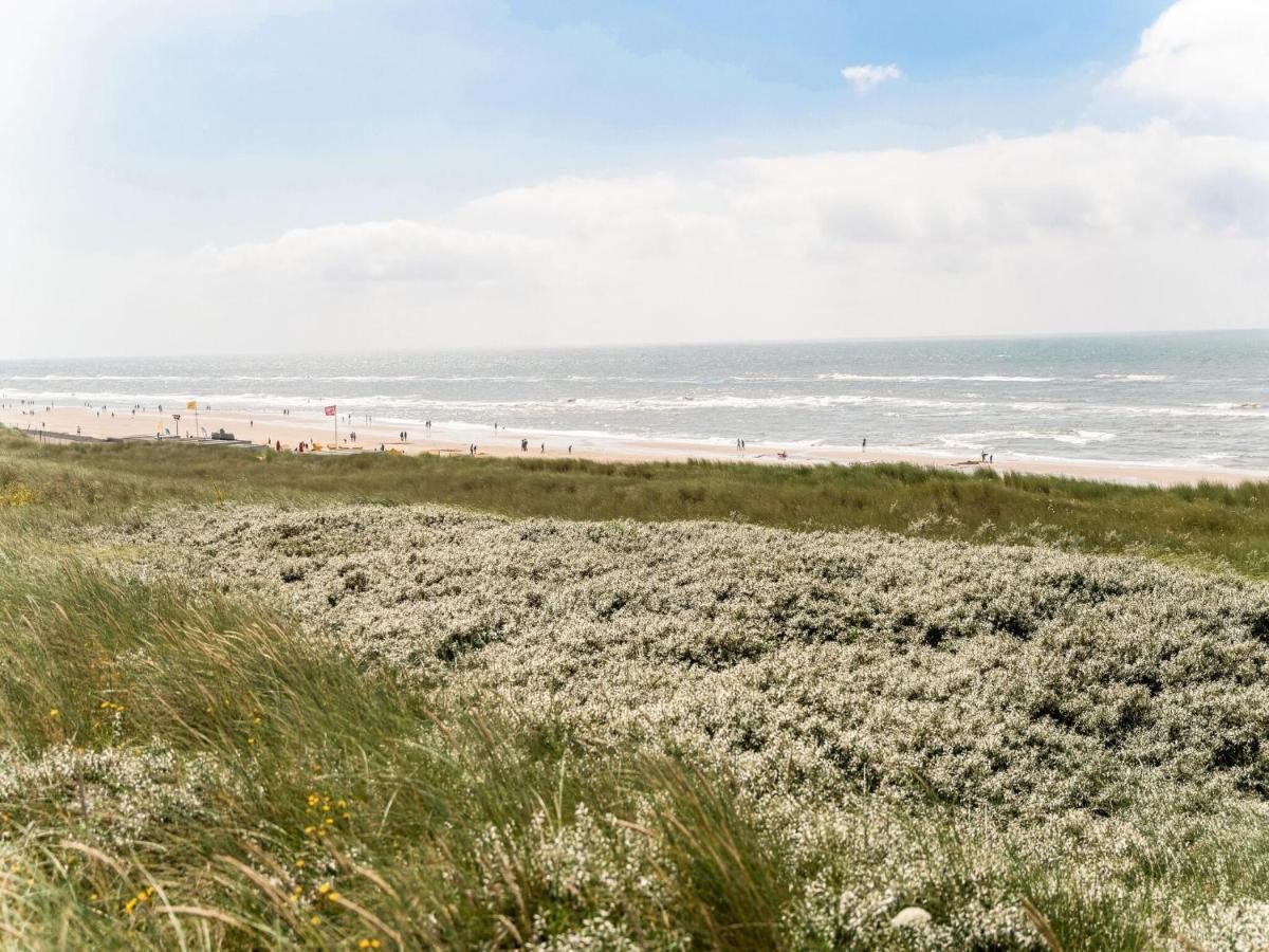 Quaint Summer Holiday Home in Egmond-Binnen with Garden Exterior foto