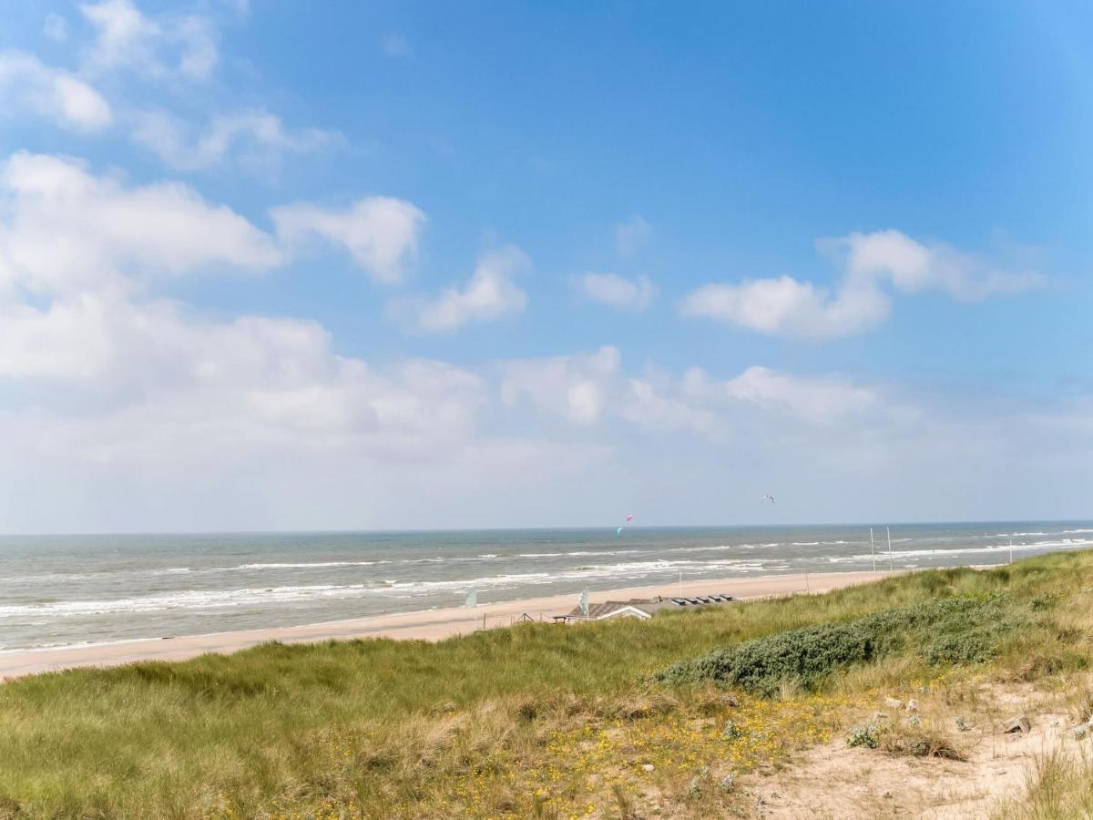 Quaint Summer Holiday Home in Egmond-Binnen with Garden Exterior foto