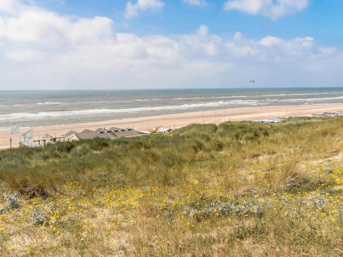 Quaint Summer Holiday Home in Egmond-Binnen with Garden Exterior foto